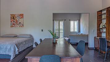 2 bedrooms, iron/ironing board, internet, bed sheets