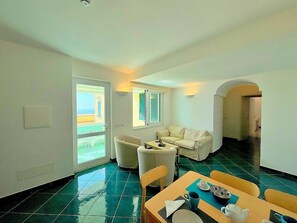 Dining - Casa Amaris: Is a welcoming independent house in a quiet position, situated at a short distance from the Cathedral of Amalfi, with Free WI-FI. (Amalfi)