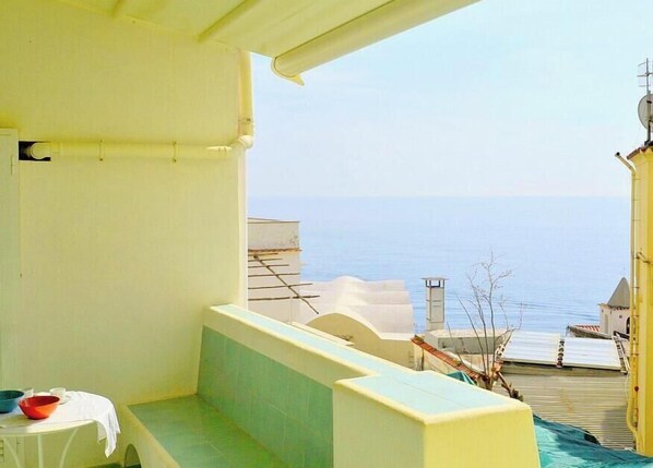 Property grounds - Casa Amaris: Is a welcoming independent house in a quiet position, situated at a short distance from the Cathedral of Amalfi, with Free WI-FI. (Amalfi)