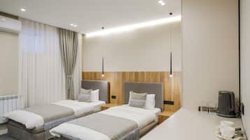 Habitación económica con 2 camas individuales, vista al patio