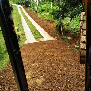 المنطقة المحيطة بالمنشأة