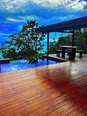 Outdoor dining - Stunning Ocean View House with Pool, Outdoor Kitchen, and Rancho (Savegre de Aguirre)