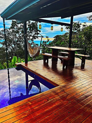 Outdoor dining - Stunning Ocean View House with Pool, Outdoor Kitchen, and Rancho (Savegre de Aguirre)