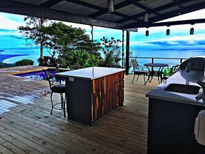 Outdoor dining - Stunning Ocean View House with Pool, Outdoor Kitchen, and Rancho (Savegre de Aguirre)