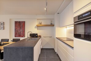 Comfort Apartment, 2 Bedrooms | Private kitchen | Fridge, microwave, oven, dishwasher - Apartment in Blankenberge by Marina Views (Blankenberge)