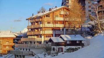 Classic Apartment, 4 Bedrooms | Bahagian luar