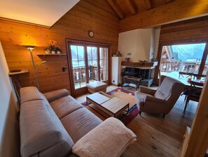 Classic Apartment, 4 Bedrooms | Living room | Fireplace, DVD player - Apartment in Central Location With Views (Nendaz)