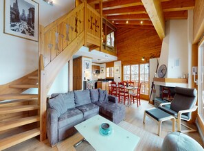 컴포트 아파트, 침실 4개 | 거실