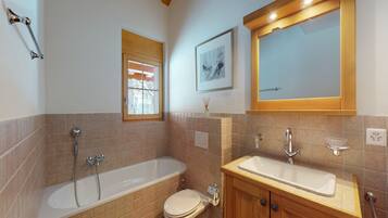 Appartement Confort, 4 chambres | Salle de bain
