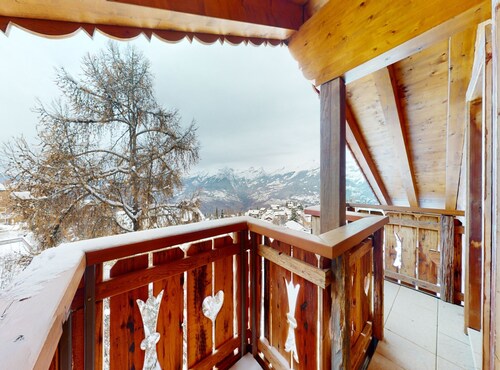 Apartment in Central Location With Views