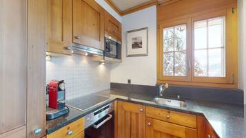 Comfort Apartment, 4 Bedrooms | Dapur peribadi