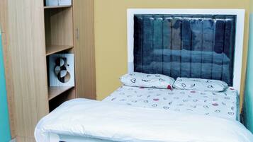 Iron/ironing board, WiFi, bed sheets