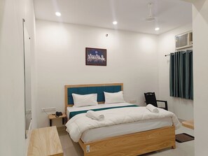 Free WiFi, bed sheets - Hotel Assi Retreat (Varanasi)