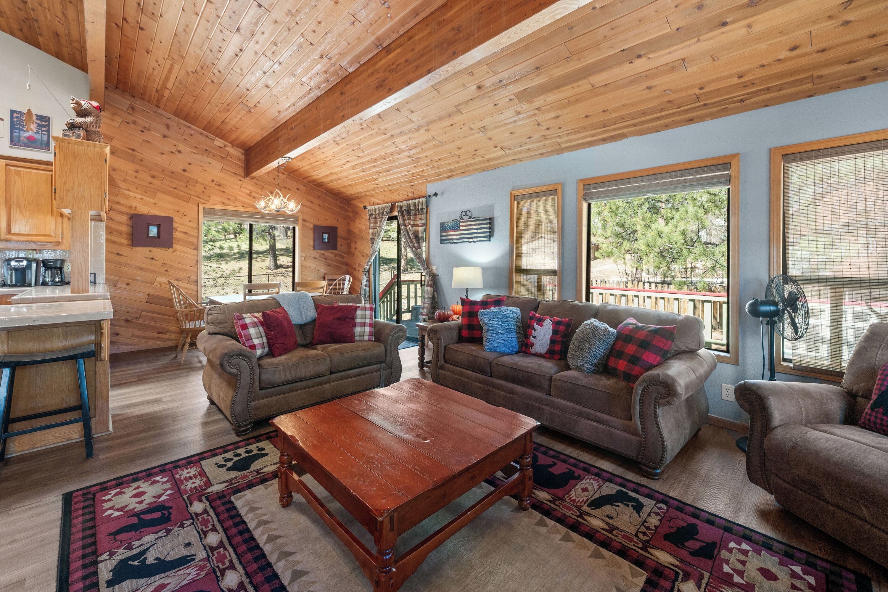 Signature Cabin, 4 Bedrooms, Hot Tub, Mountain View | Living room | 45-inch Smart TV with digital channels, fireplace, table tennis