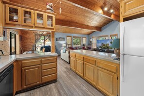 Stuga Signature - 4 sovrum - bubbelpool - utsikt mot bergen | Eget kök