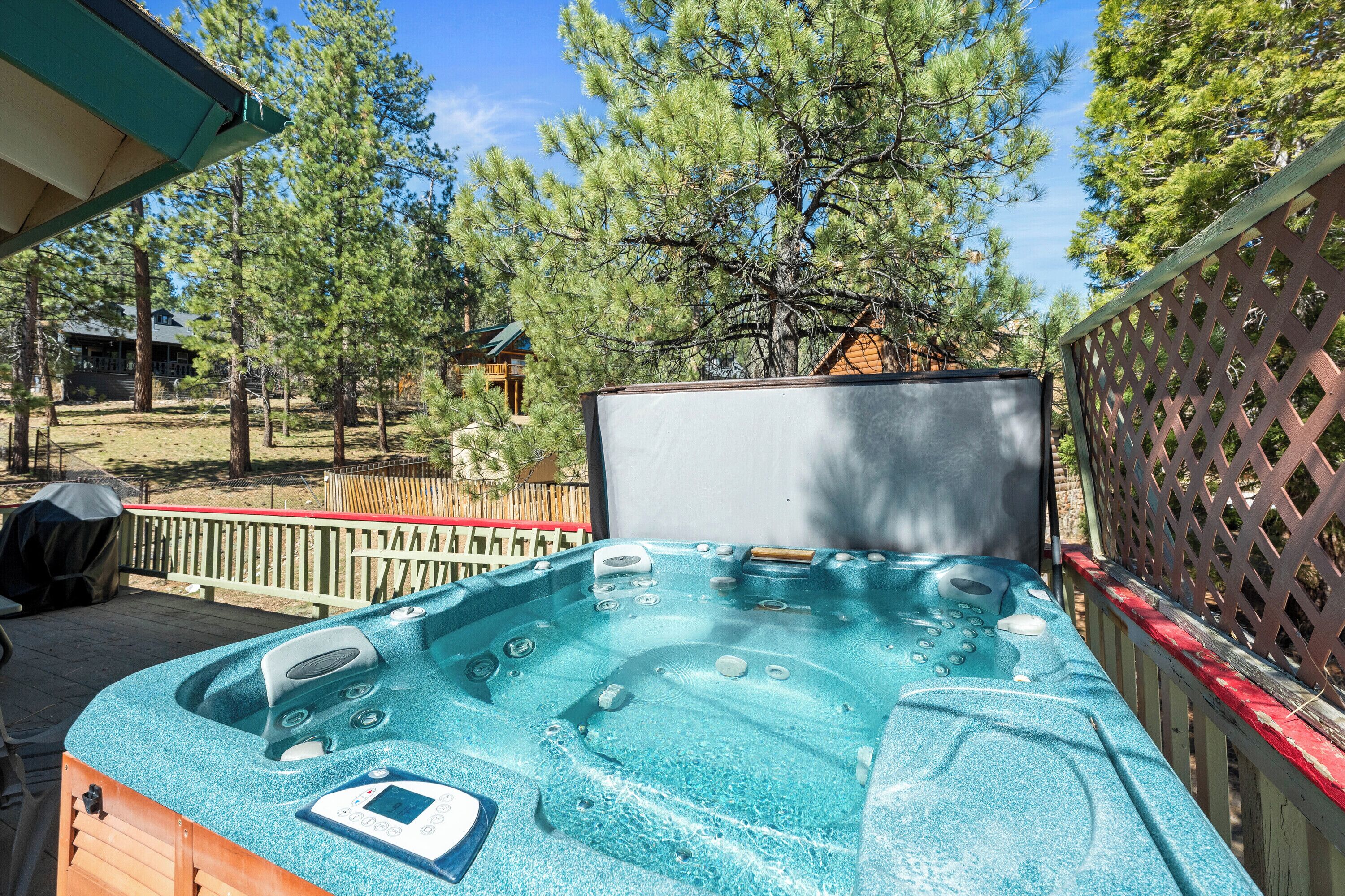 Signature Cabin, 4 Bedrooms, Hot Tub, Mountain View | Private spa tub