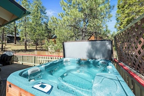 Signature Cabin, 4 Bedrooms, Hot Tub, Mountain View | Private spa tub - Lakeview Haven- Luxury Retreat (Big Bear Lake)