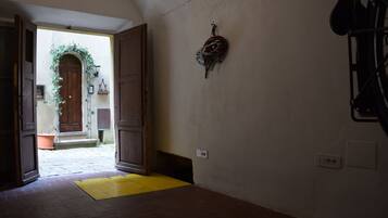 Interni