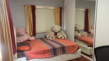 2 bedrooms, iron/ironing board, Internet