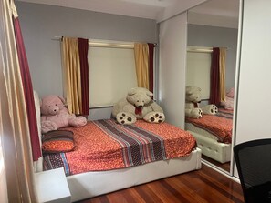 2 bedrooms, iron/ironing board, Internet