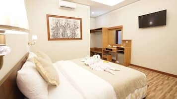 Tweepersoonskamer, balkon, uitzicht op zwembad