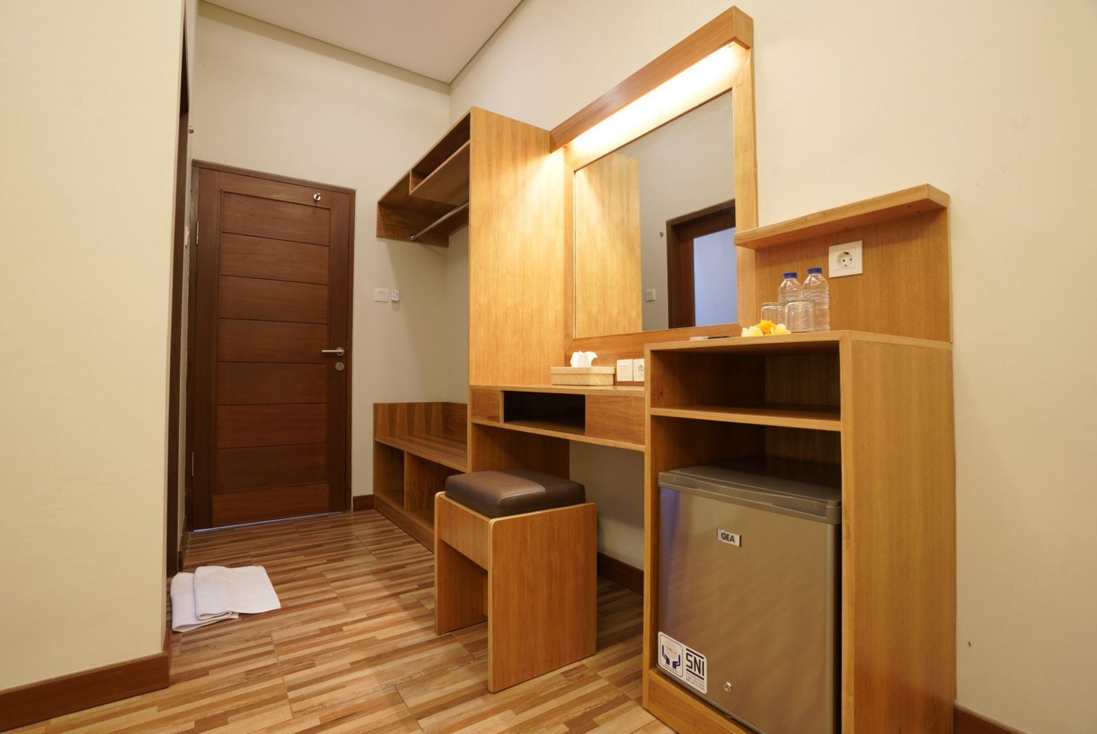 Double Room, Balcony, Pool View | Interior