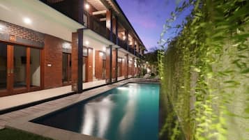 Tweepersoonskamer, balkon, uitzicht op zwembad | Zwembad