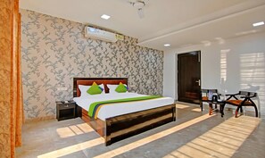 Deluxe Double Room - Posh Classic (Gurugram)