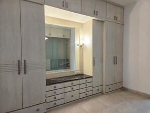 Family Suite - Posh Classic, sector 45, millenium city centre, gurugram (Gurugram)