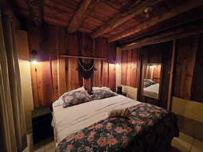 3 bedrooms, iron/ironing board, Internet, bed sheets