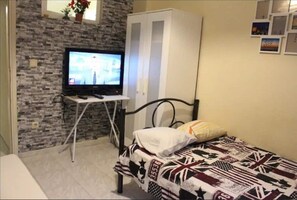 Internet, bed sheets - Studio Heart Of City, Electric Scouter No license (Thessaloniki)