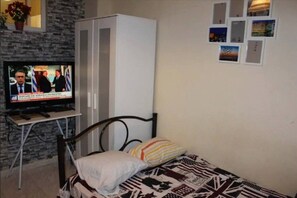 Internet, bed sheets - Studio Heart Of City, Electric Scouter No license (Thessaloniki)