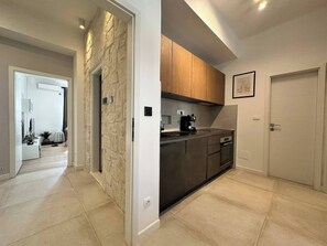 Fridge, microwave, oven, stovetop - VibeHaus Center of Split City only 400m from Beach (Split)