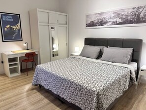 3 habitaciones, tabla de planchar con plancha, internet y ropa de cama 