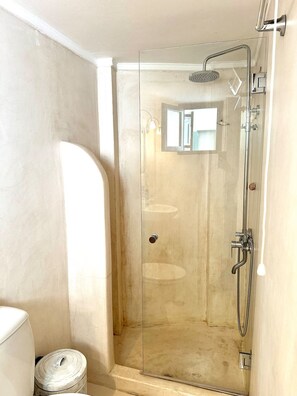 Hair dryer, towels, soap, toilet paper - Traditional CycladicStudio-Zefyria (Zefiria Milos)