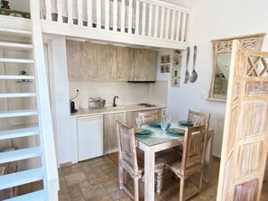 Dining - Traditional CycladicStudio-Zefyria (Zefiria Milos)