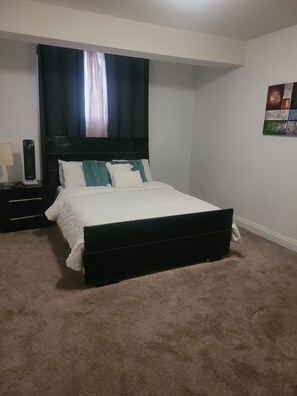 Room - Affordable Cozy Suite! Entire Unit,Private Entrance,Free Parking, Self Check-in (Edmonton)