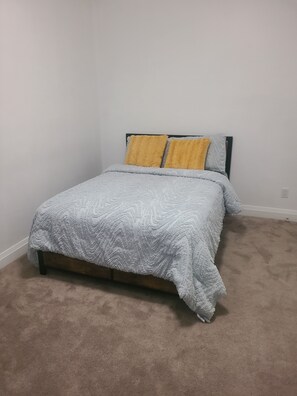 Room - Affordable Cozy Suite! Entire Unit,Private Entrance,Free Parking, Self Check-in (Edmonton)