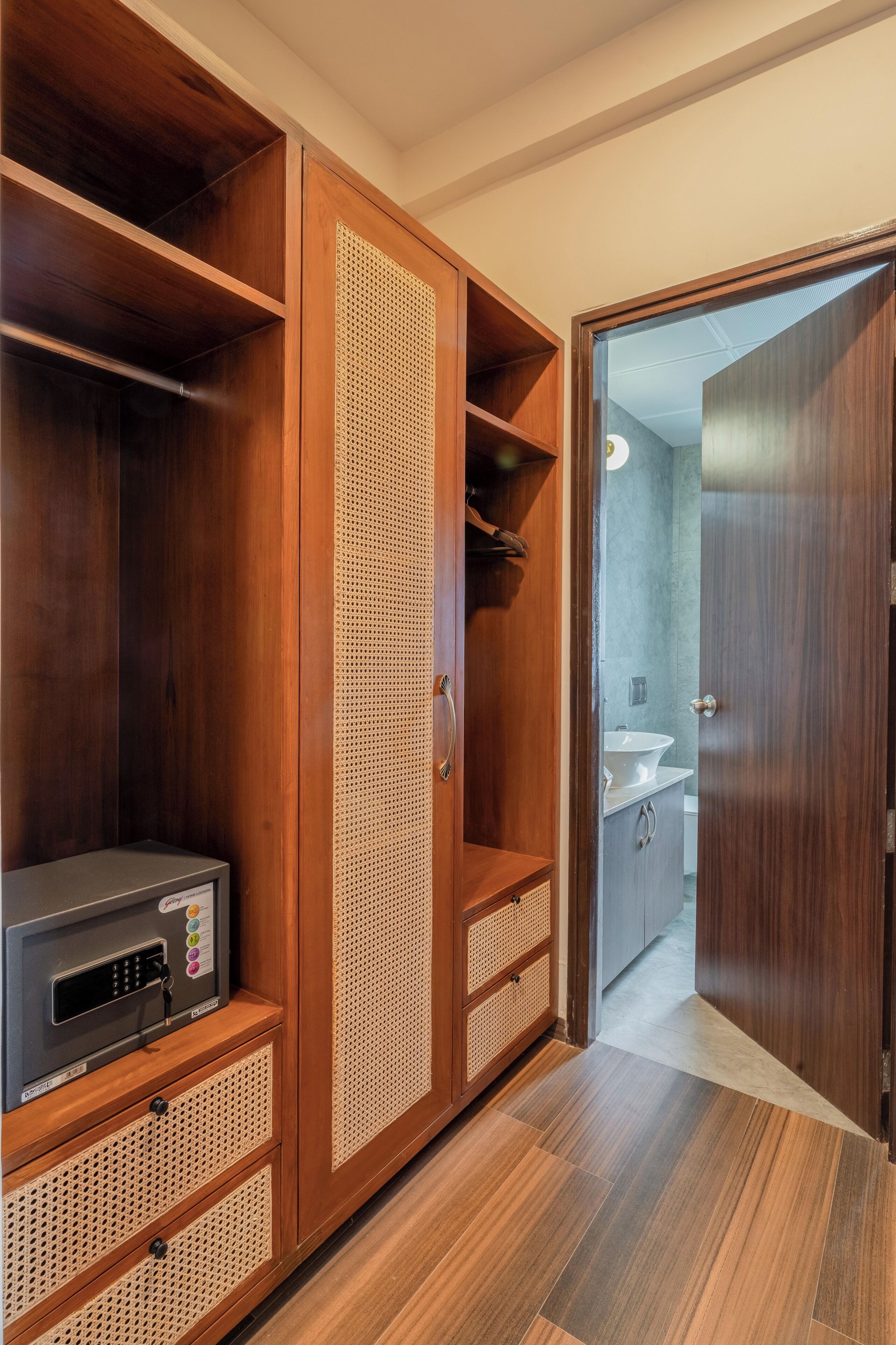 Apartment, 4 Bedrooms, Partial Sea View | Interior