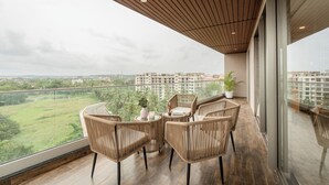 Apartment, 4 Schlafzimmer, eingeschränkter Meerblick | Unterkunftsgelände