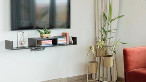 Apartment, 4 Schlafzimmer, eingeschränkter Meerblick | Wohnbereich