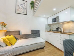 Interior - Beautiful apartment for 4 people with WIFI, TV and pets allowed (Prague)