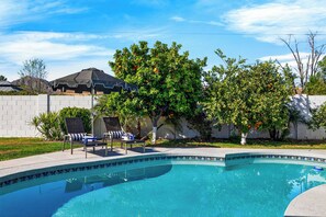 Pool - Private Pool + Firepit + Ping Pong + Expansive Backyard | Mins to Dining (Scottsdale)
