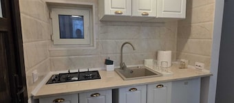 Modern Central Apartment | 15 min to Unirii & Old Town