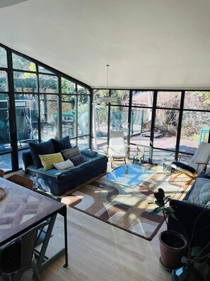 TV, fireplace, offices