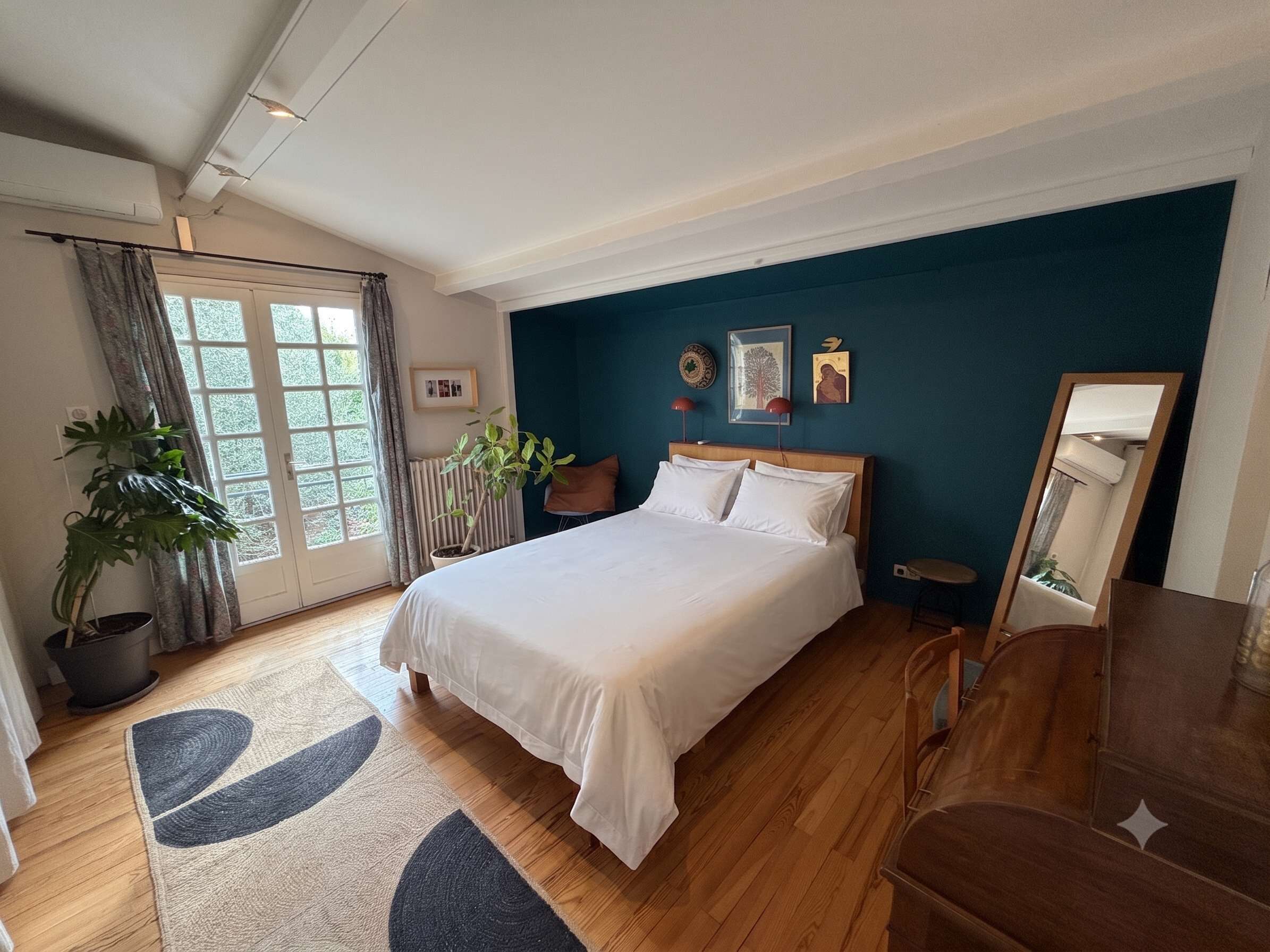 5 chambres, fer et planche à repasser, Wi-Fi, draps fournis