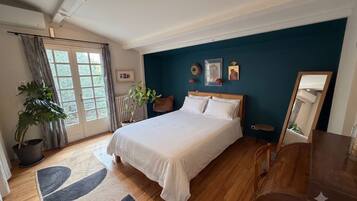 5 chambres, fer et planche à repasser, Wi-Fi, draps fournis