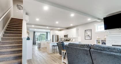 Walk to Marina! River-View Retreat in Hammond