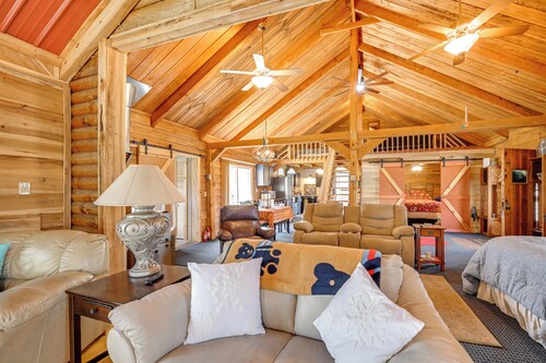 Private Hot Tub! Country Retreat in West Virginia