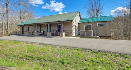 Private Hot Tub! Country Retreat in West Virginia